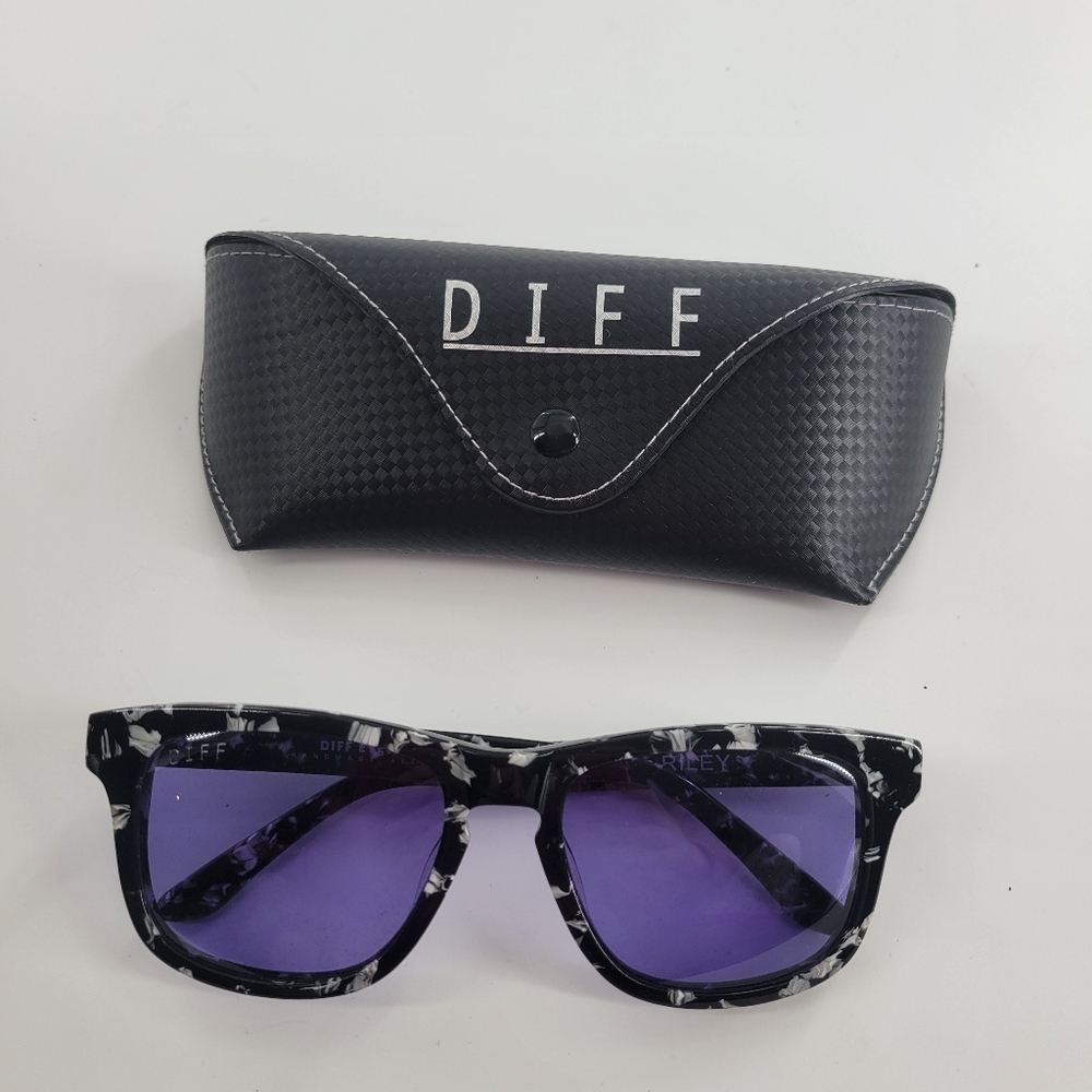 Diff‎ Dime Blue Sunglasses and Case